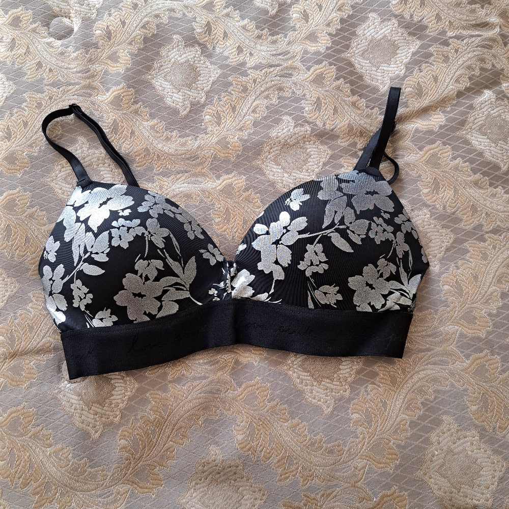 Victoria Secret bra size 34/C, Never Worn